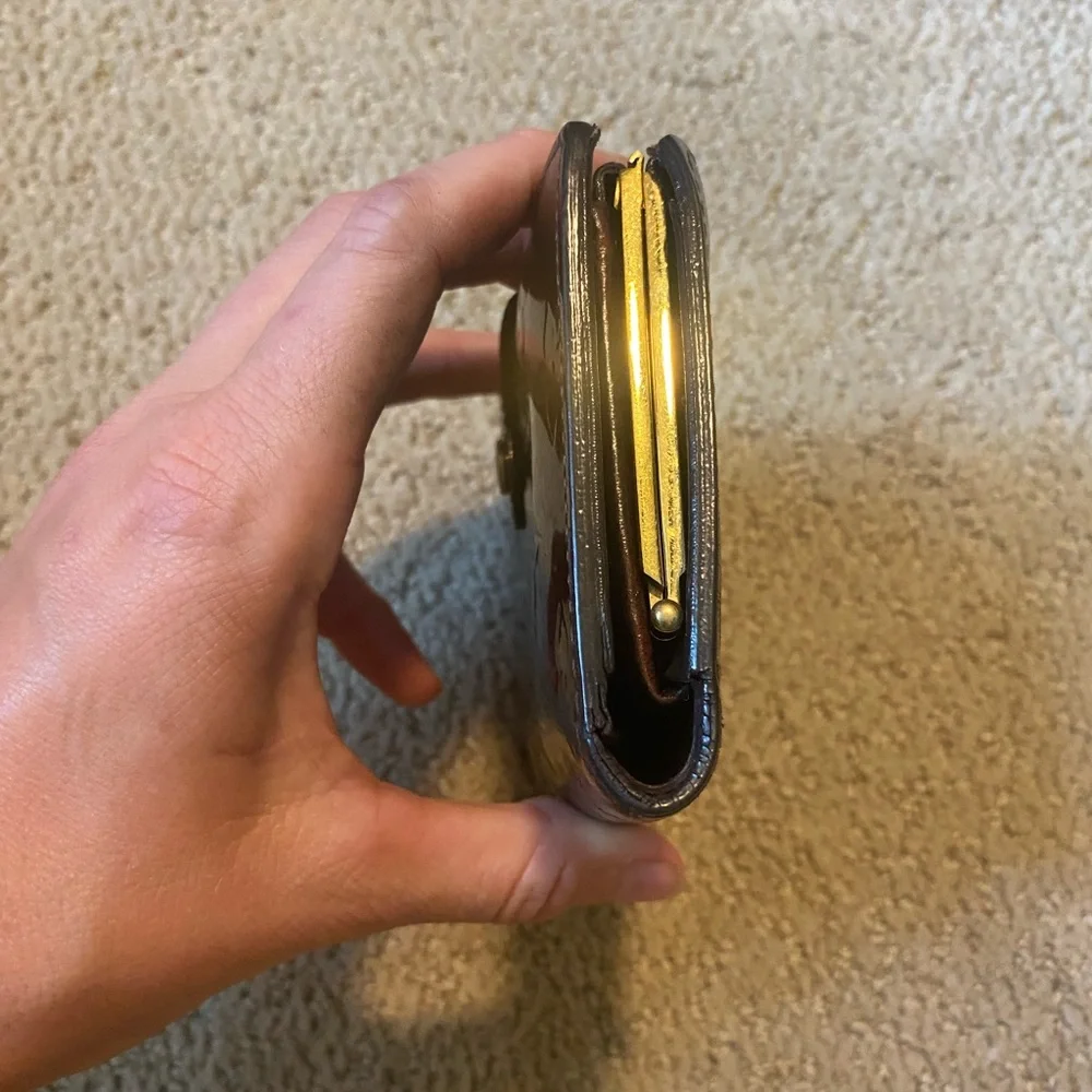 Louis Vuitton Vernis Kisslock compact wallet